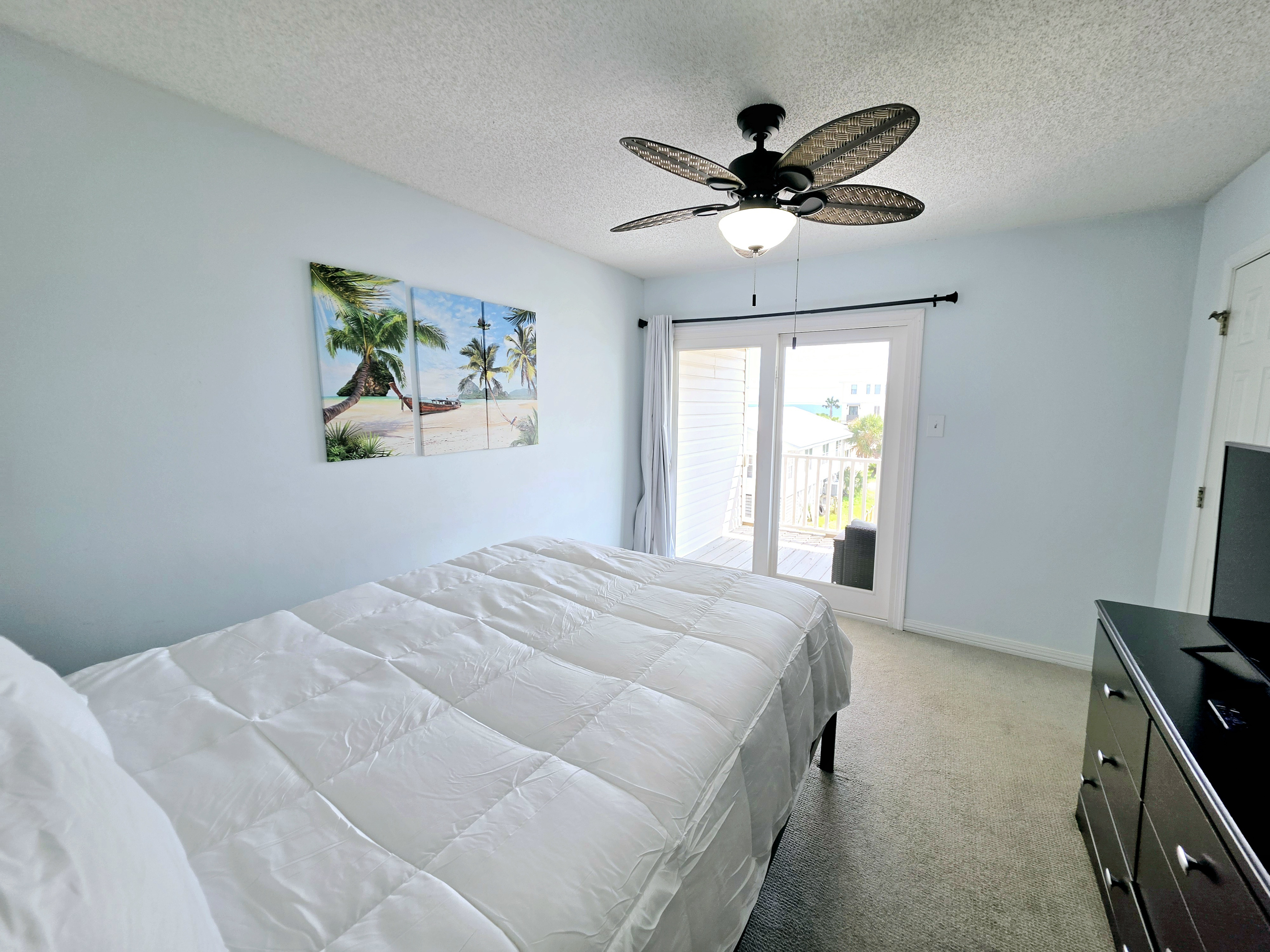 Bedroom with sliding door to the balcony