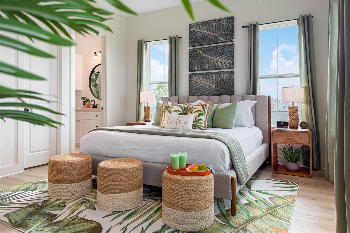 This bedroom has a King bed&hellip;