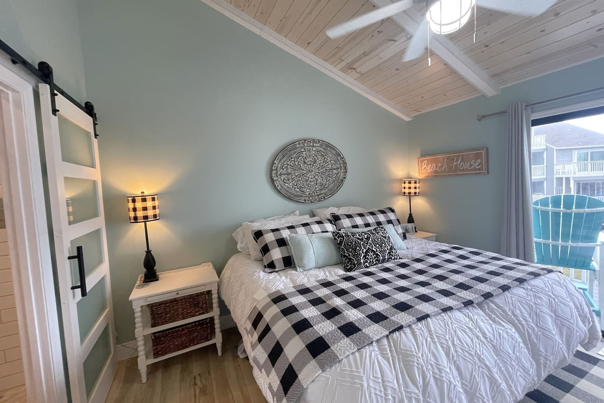 Kick the door closed, drop your bags, and remember what it feels like to sleep in a real king suite with your own private bath.