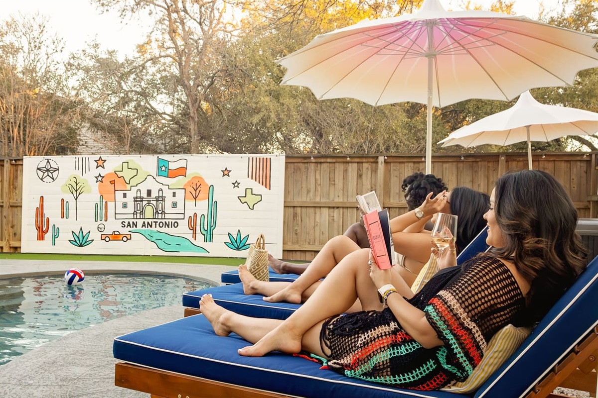 Your perfect San Antonio escape starts here—sip wine, dive into a good book, and unwind poolside with your besties. The vibrant mural, cozy loungers, and peaceful vibes make this spot ideal for luxury-loving groups and unforgettable girls’ trips.