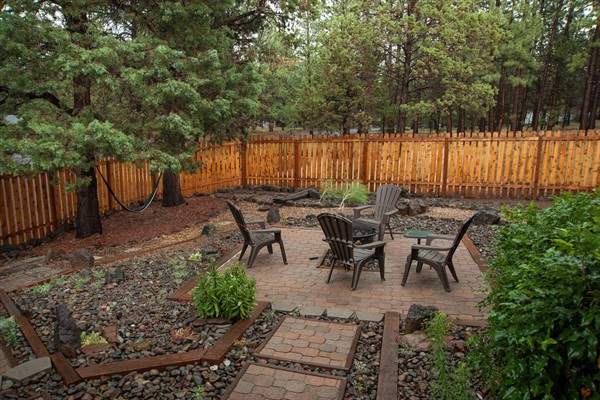 Outdoor fire pit in enclosed yard (be aware of fire restrictions most of the summer and early fall)