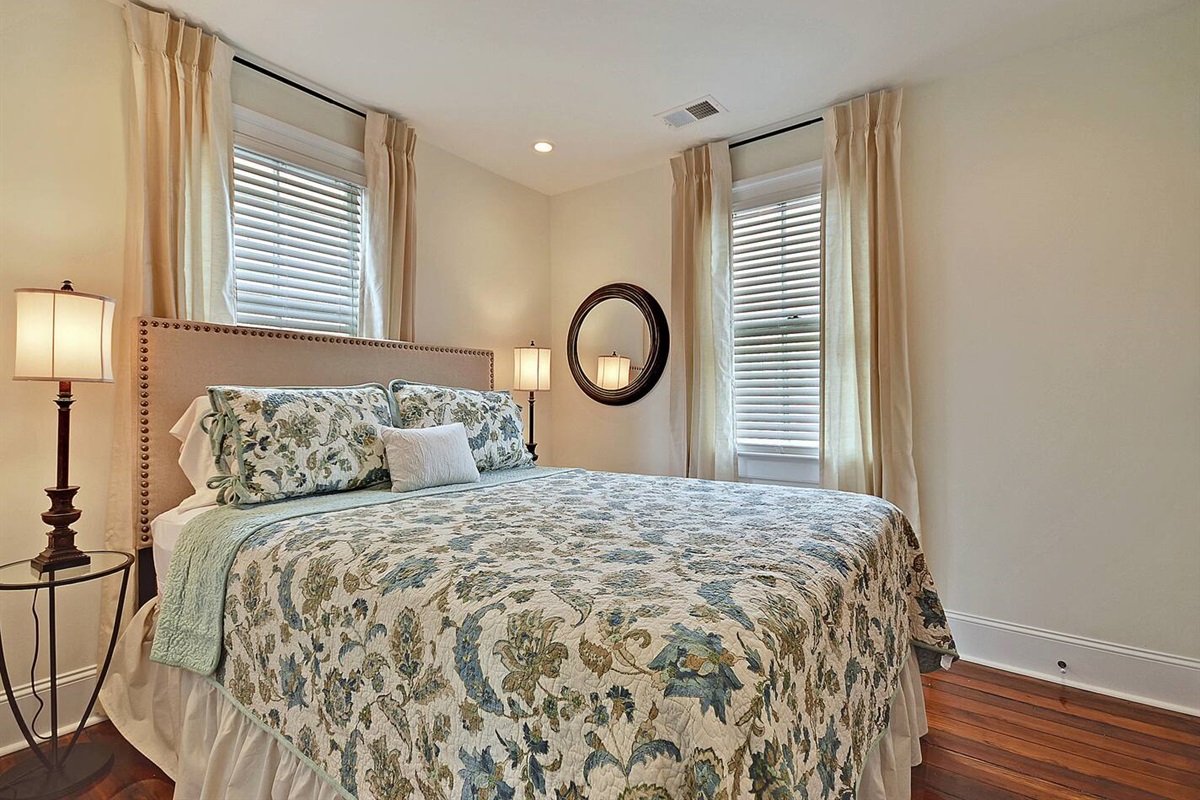 Bedroom 4 with smart TV