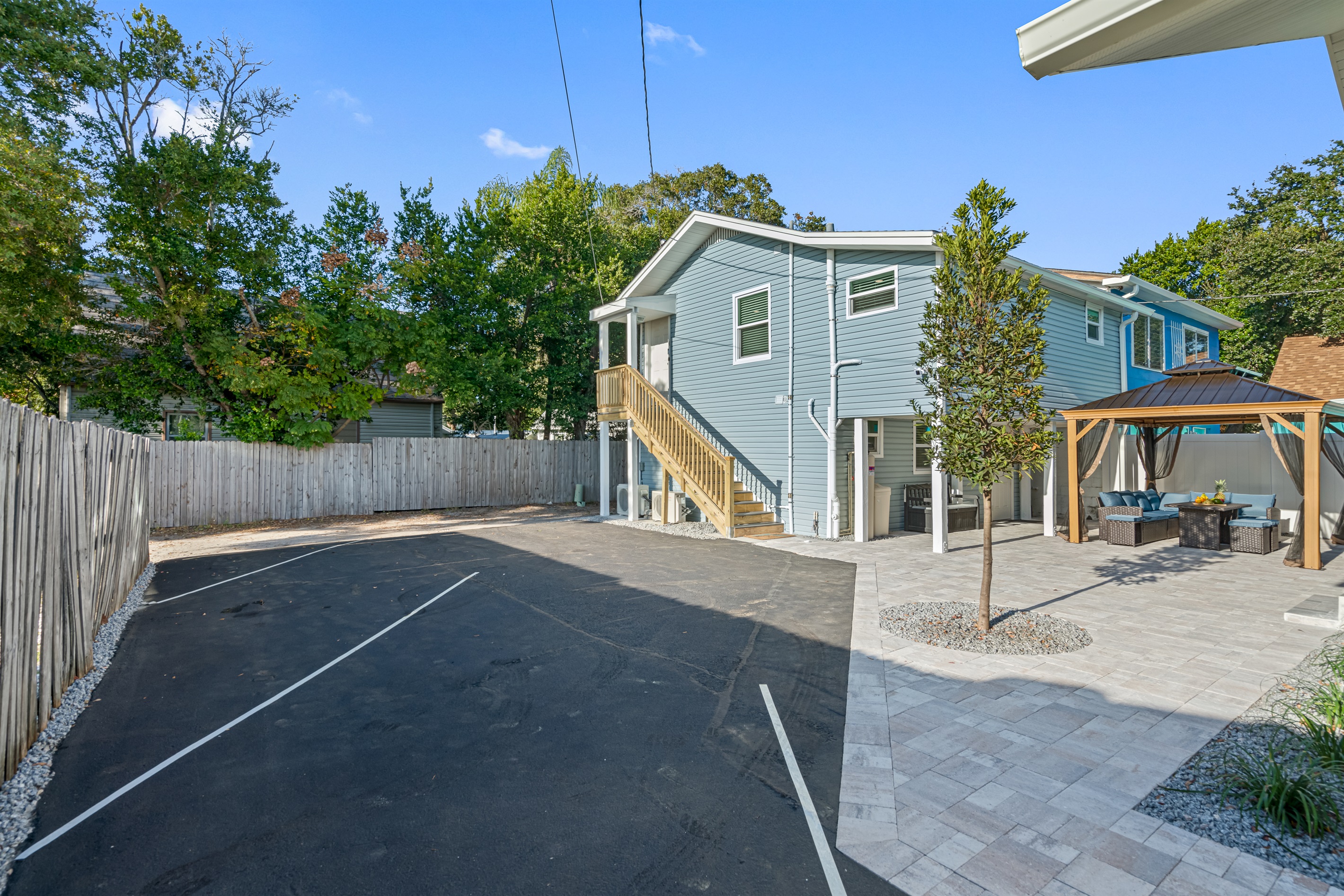 The magnificent front side of the house that welcomes you to home away from home. Send us a message if you have any questions regarding the property!