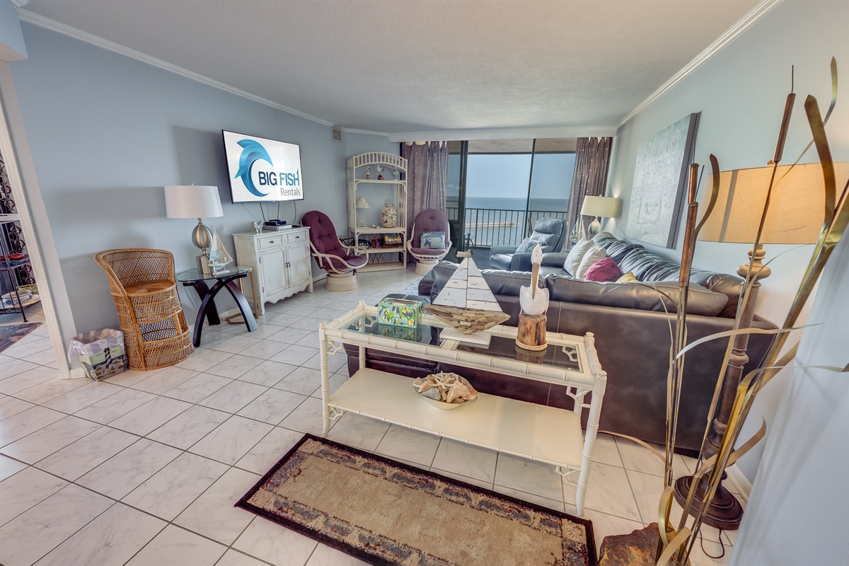Amazing Living Room with Stunning Views🌊☀️