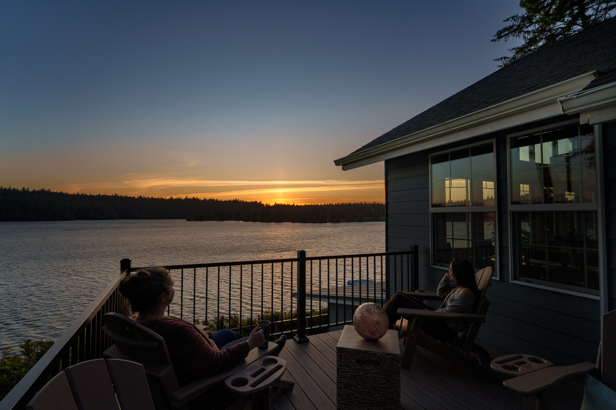 Settle into the deck chairs, sip your favorite drink, and watch the sun sink over Woahink Lake—the perfect ending to a peaceful day by the water.