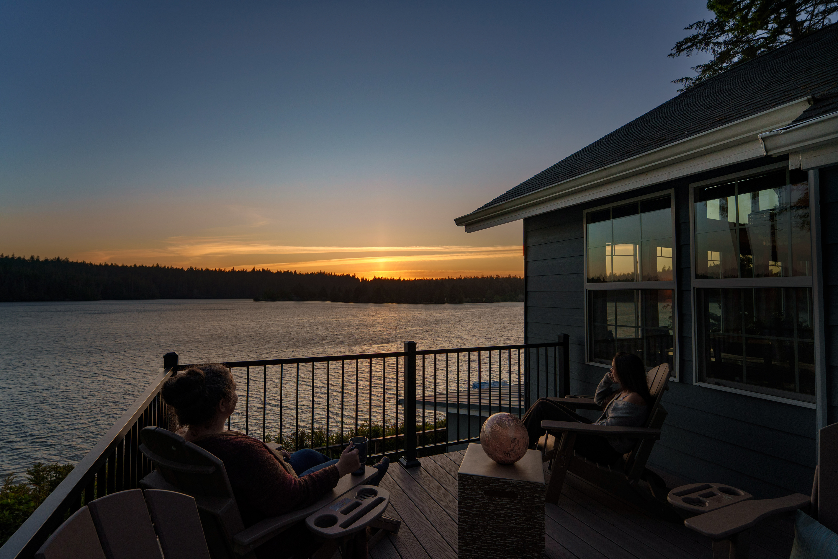 Settle into the deck chairs, sip your favorite drink, and watch the sun sink over Woahink Lake—the perfect ending to a peaceful day by the water.