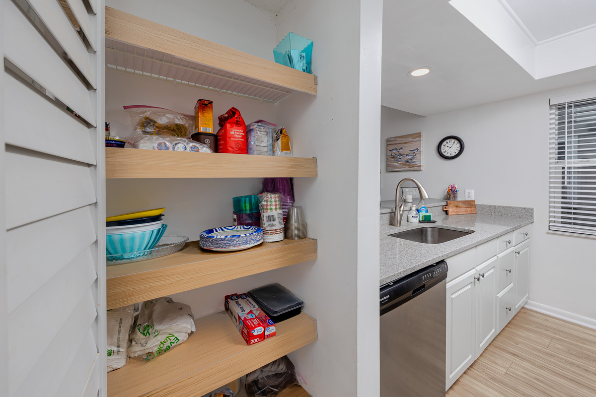 Kitchen has all the necessities