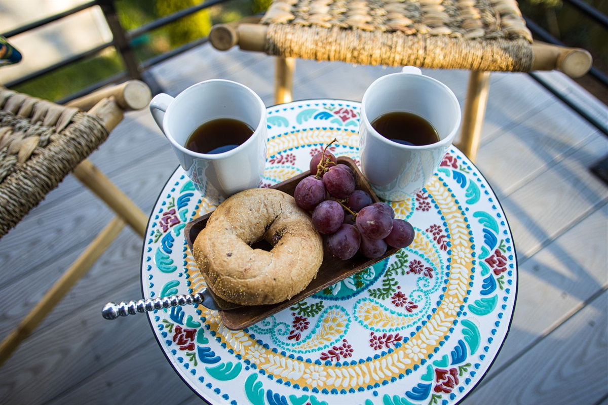 Enjoy you a tranquil breakfast on the front balcony!