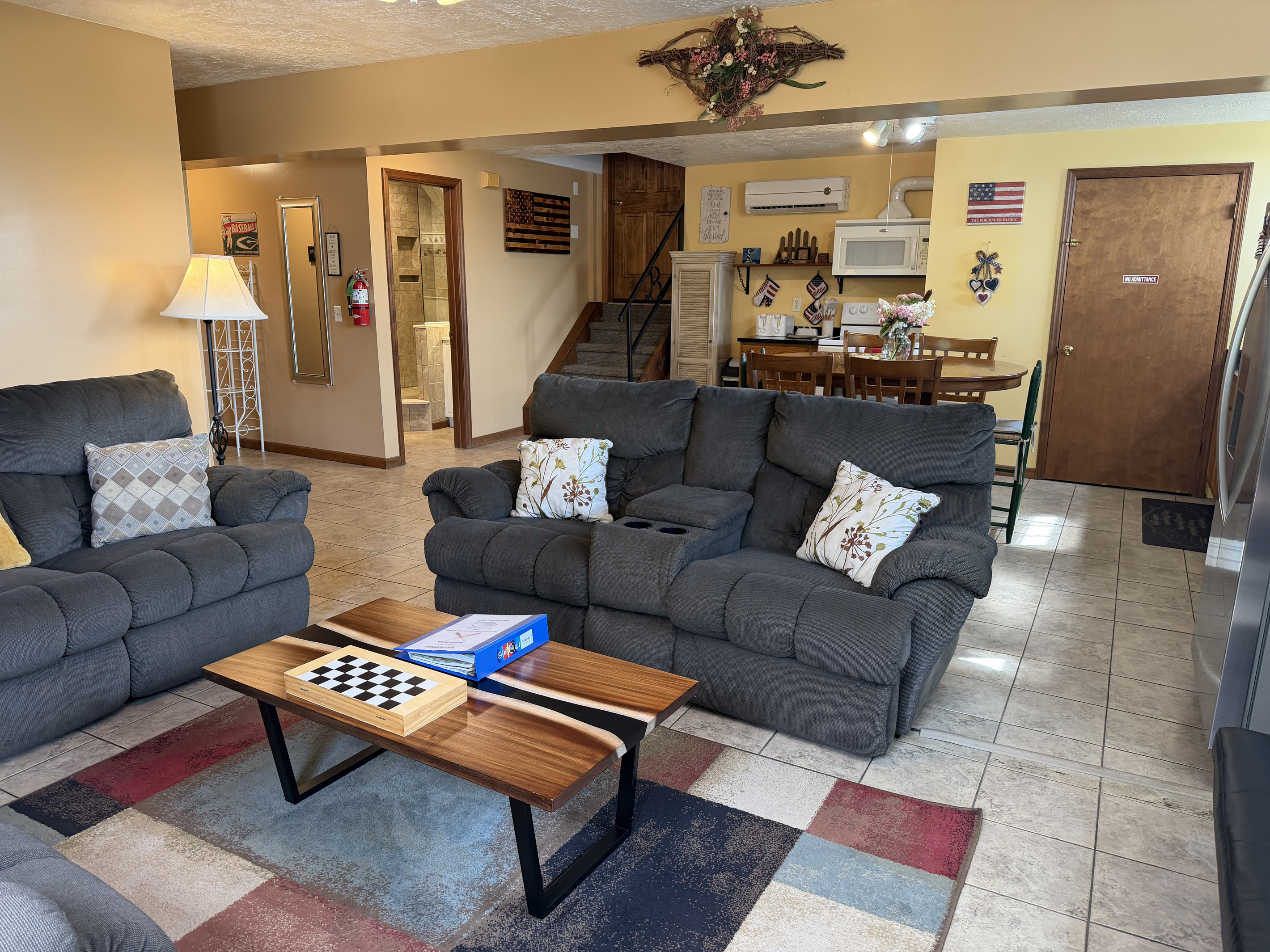 Spacious living area and eat-in kitchen