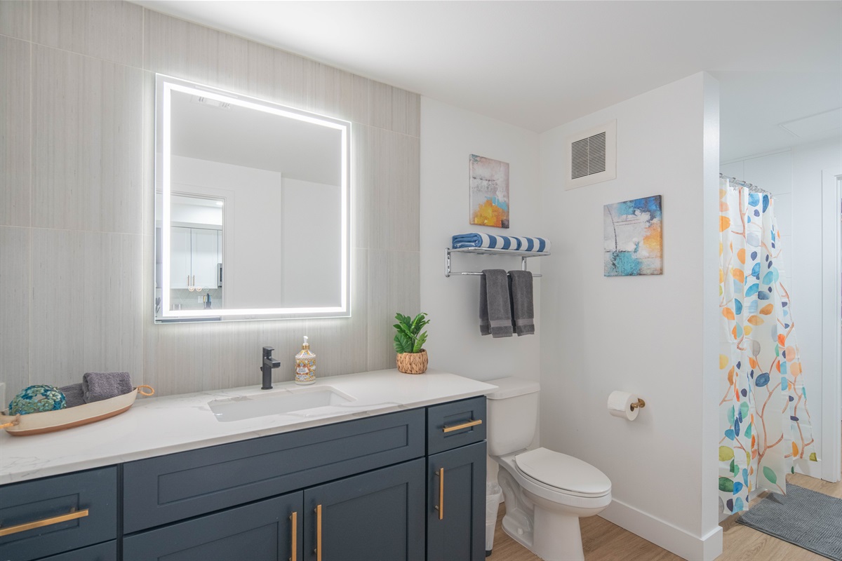 Your refreshing escape: a modern bathroom with vibrant accents.