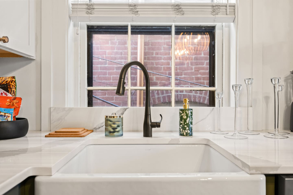 Farmhouse sink