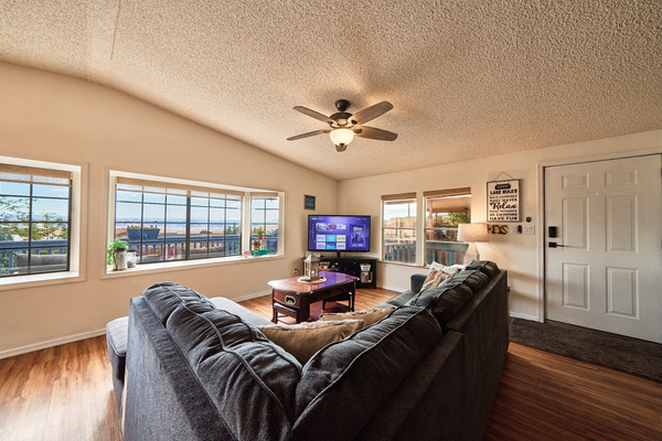 Living Room w/ Panoramic Lake View Windows