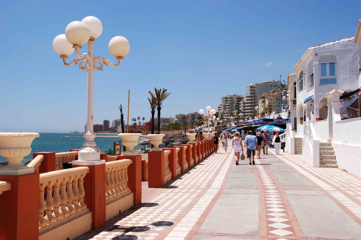 Sea promenade. 