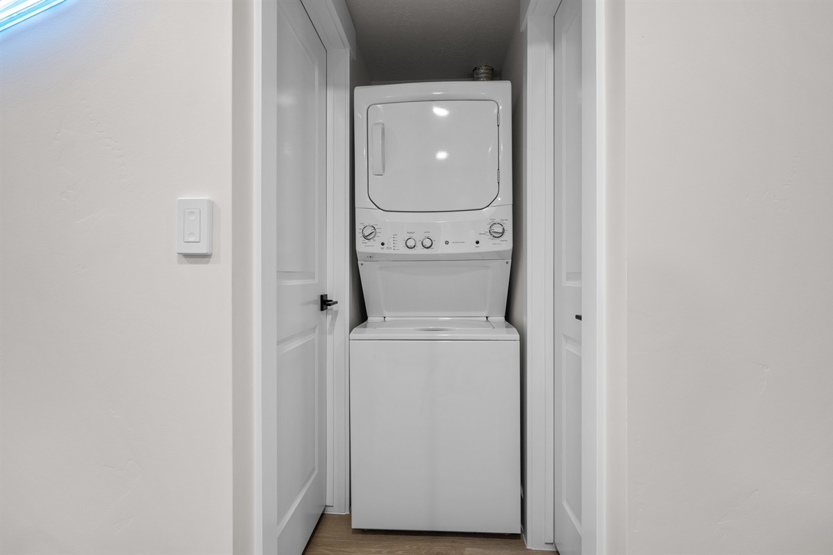 Convenient in-unit washer and dryer.