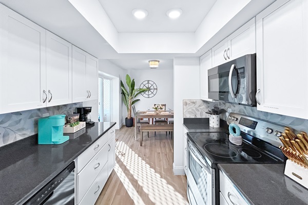 🍳 Cook, gather, repeat — kitchen opens to dining