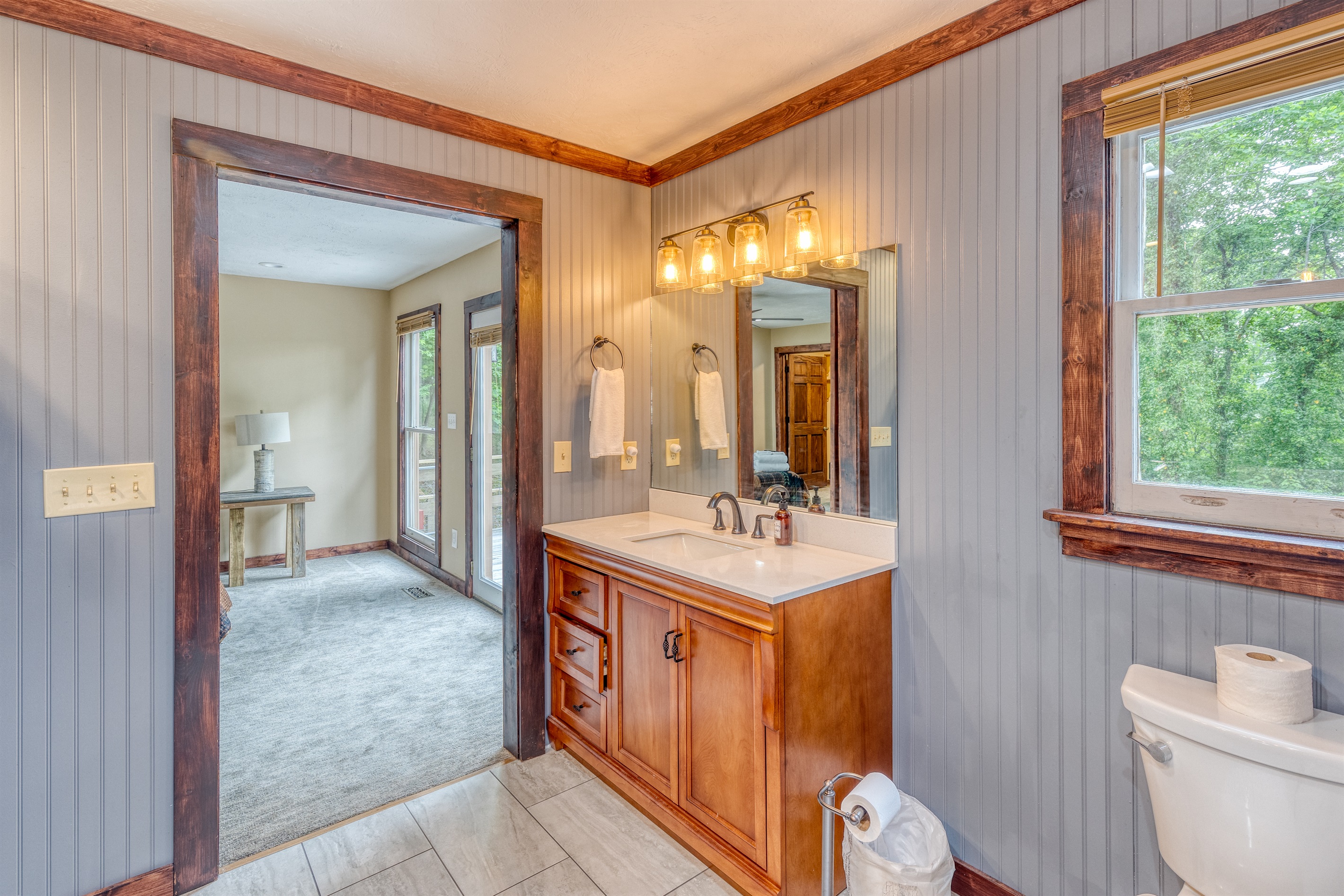 Master Bath (Left Wing)