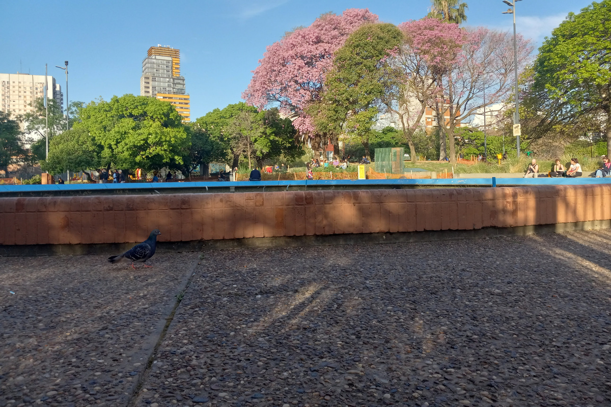 Plaza Armenia, Palermo Soho.
Gobonobo. https://commons.wikimedia.org/wiki/File:Plaza_Inmigrantes_de_Armenia.jpg
https://creativecommons.org/licenses/by-sa/3.0/