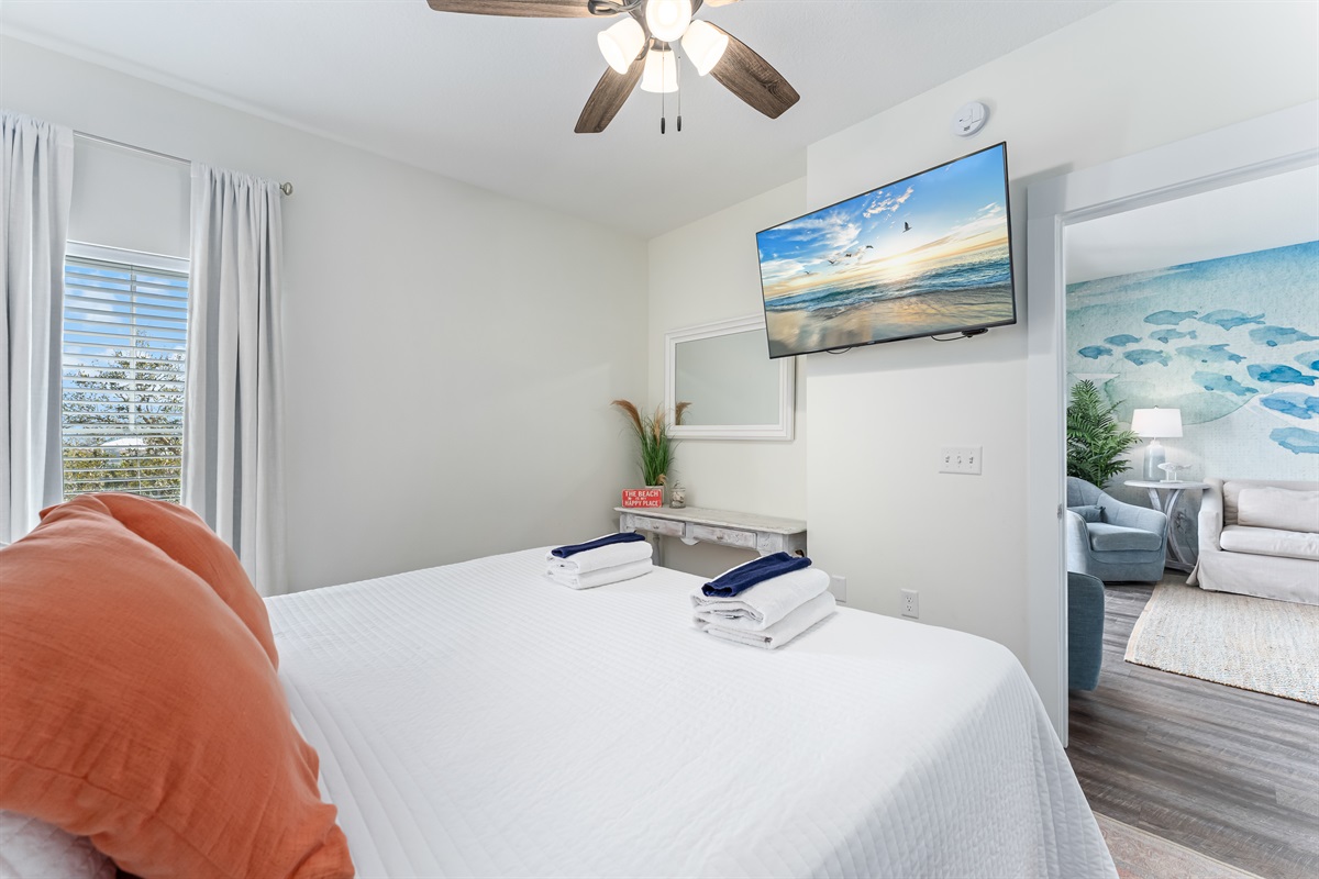 Master suite, 65" smart TV with Roku, & cable.  Mexico Beach, FL.