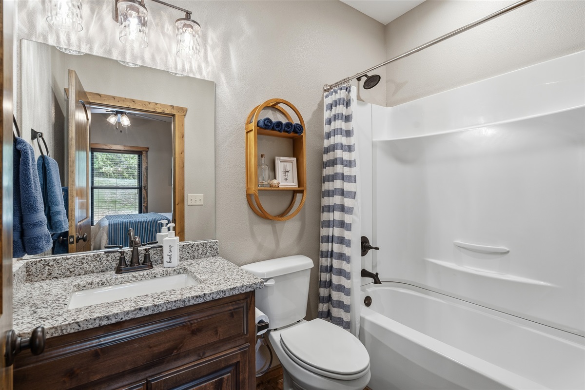 Queen bedroom on main level en-suite bathroom