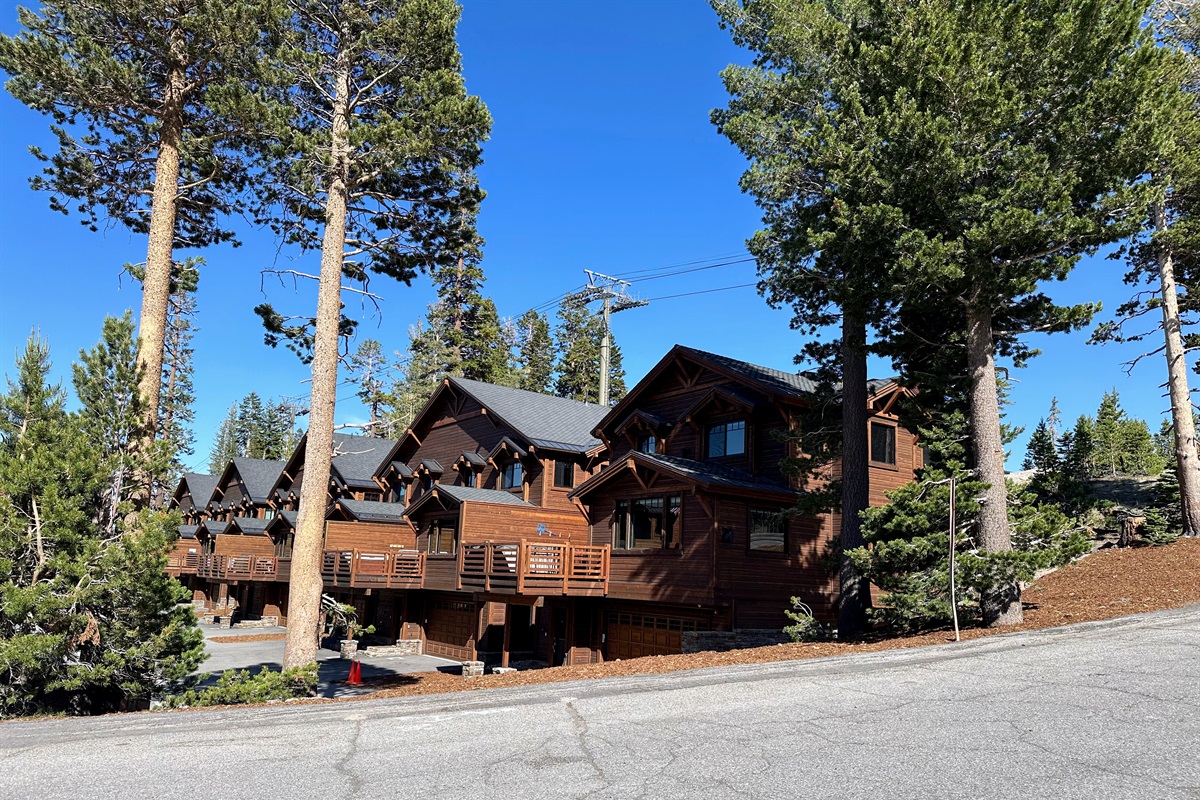Once a private family retreat, Slopeside Solitude is the most coveted rental at Mountainside. As the closest single-family home to Canyon Lodge, it offers unbeatable slope access, stunning views, and the kind of comfort and privacy rarely found in a rental