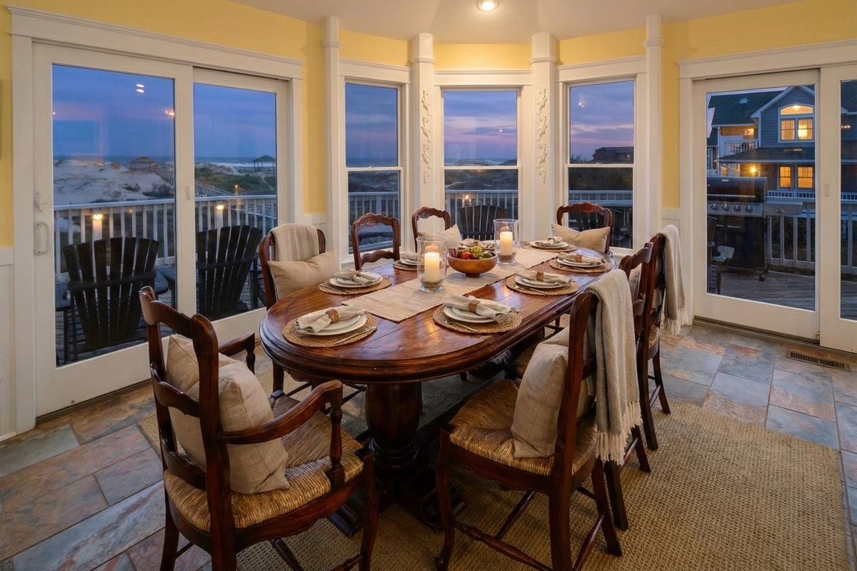 Large space dining area for your guests and enjoy chatting while eating.