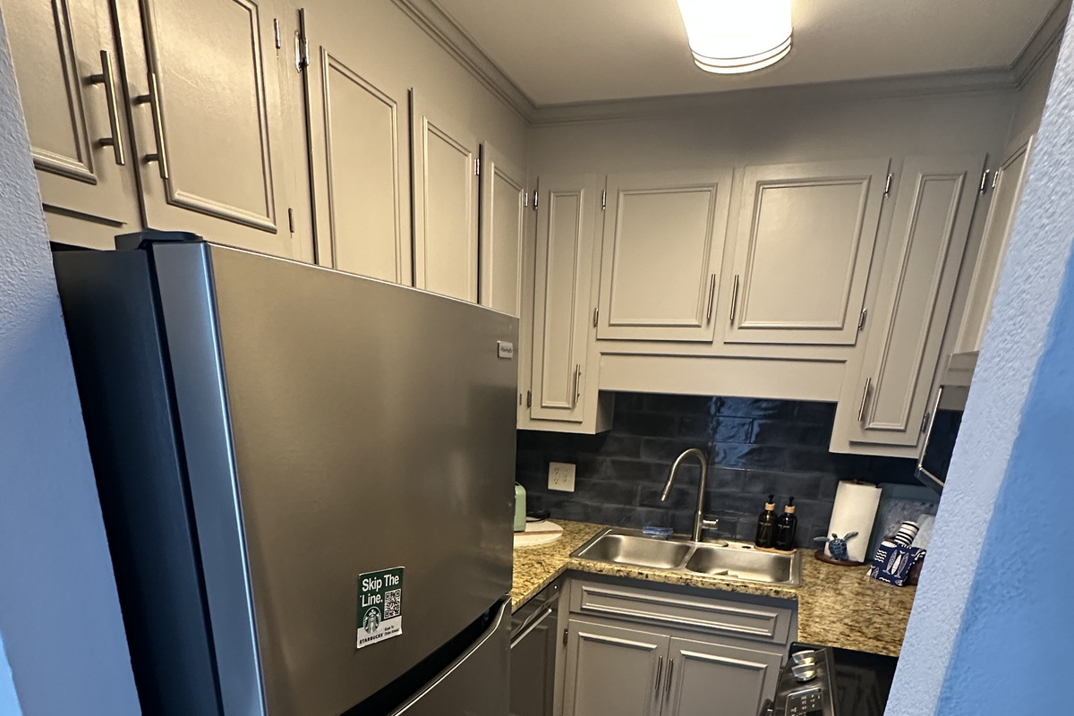 Kitchen with dishwasher 