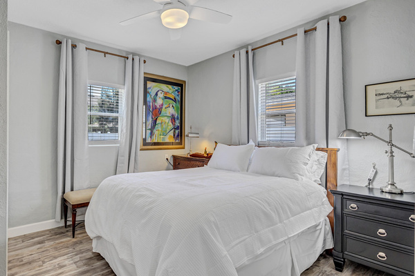 2nd bedroom with Queen plush bed and desk in room