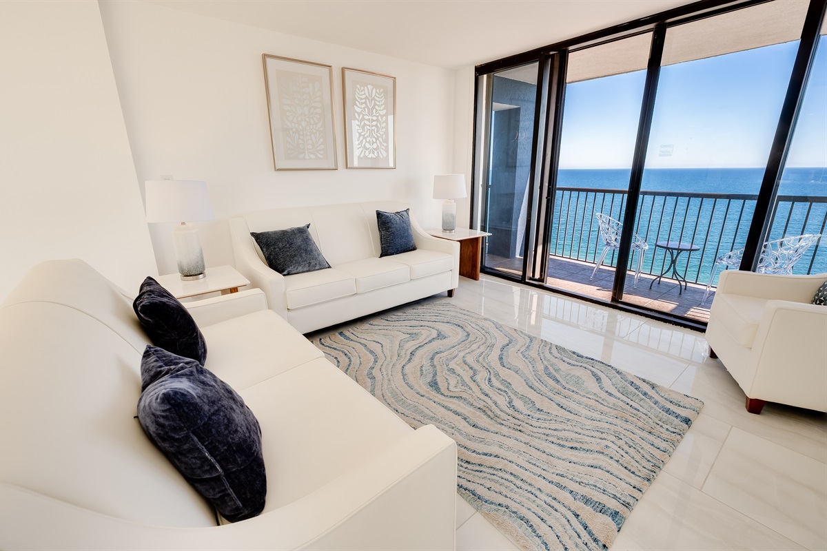 Living Room with Stunning Views🌊☀️