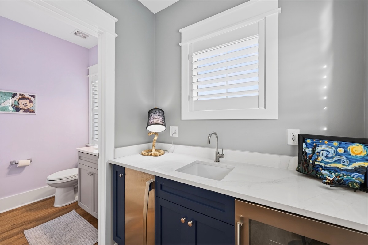 King Room Half Bath  | Southern Grace | 6 23rd Ave.