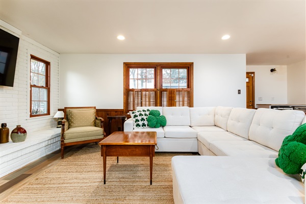3BR, 3BA Home on Angela Blvd Steps from ND, photo 5