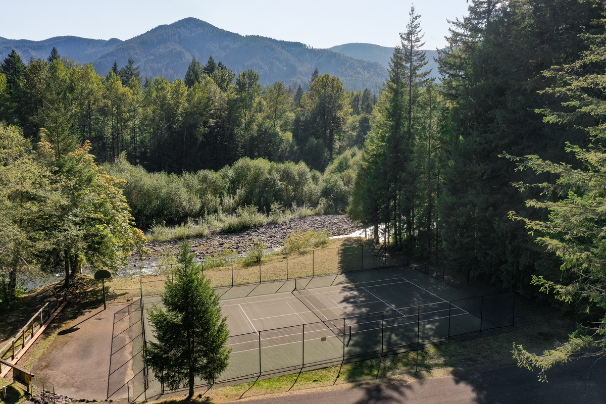 Guests can access this shared tennis/pickleball court, set right along the river with mountain views.