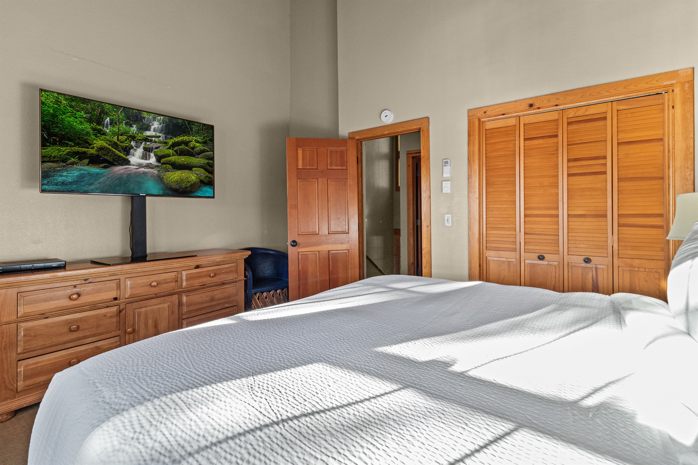 Lake-view king bedroom — McCall Idaho family vacation rental for 10