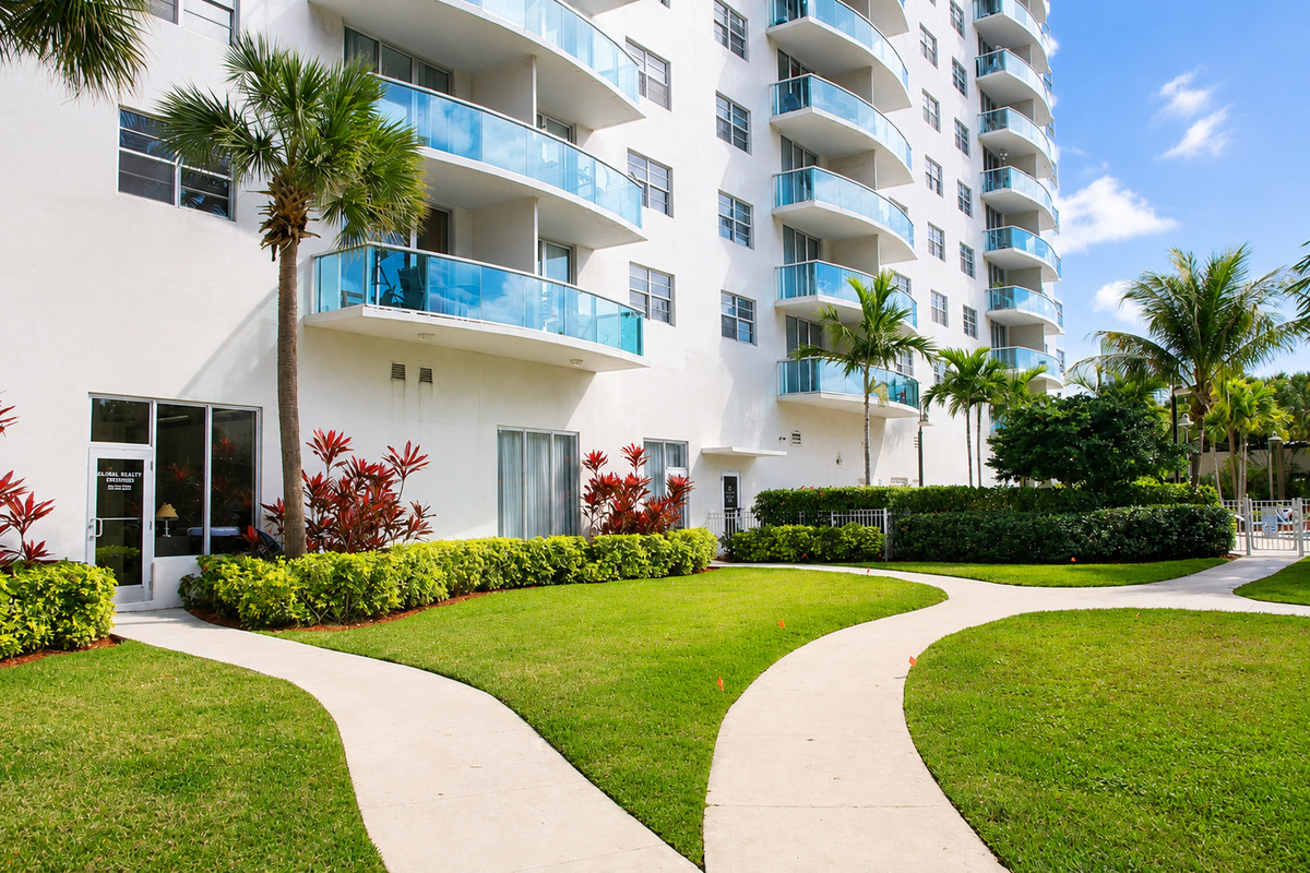 Garden - Ocean Reserve Condominium