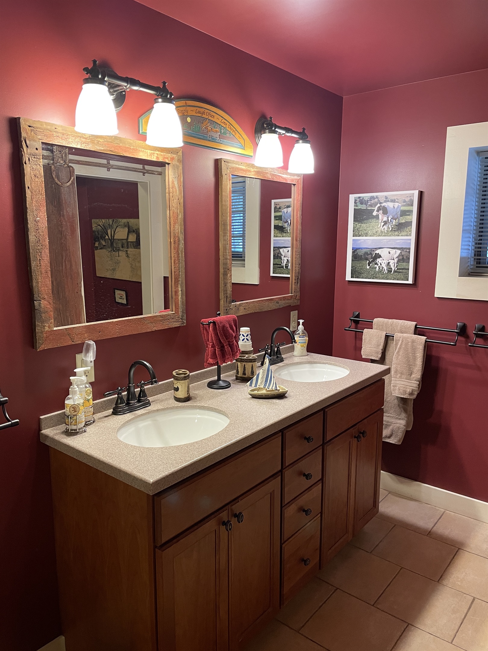 Double vanity bathroom