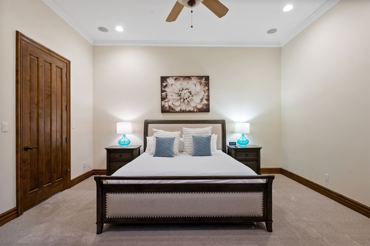 7BR+ Bonus Room Phoenician Mansion w/ Hot Tub&Pool-Heat Avail! — 7BR+Bonus Room Phoenician Estate • Heated Pool + Hot Tub, Phoenix, Arizona — photo 21