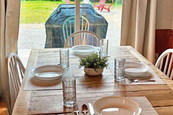 Dining table that can seat up to 6 people comfortably or 7 with a squeeze 