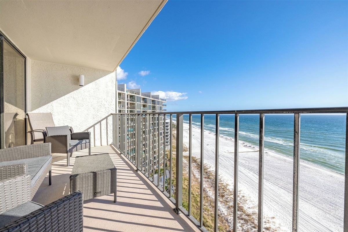 Balcony with seating