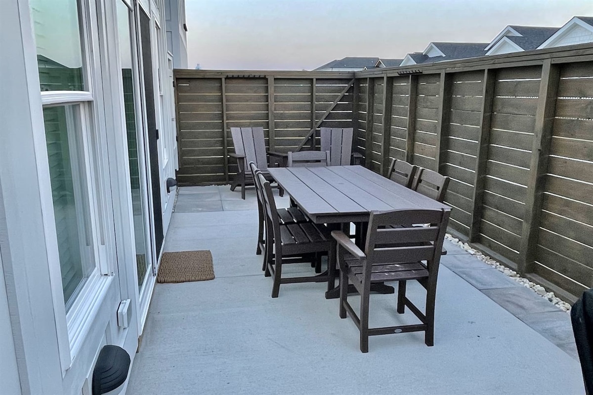 Patio, Outdoor Shower, Barbeque & 16 Towel Hooks