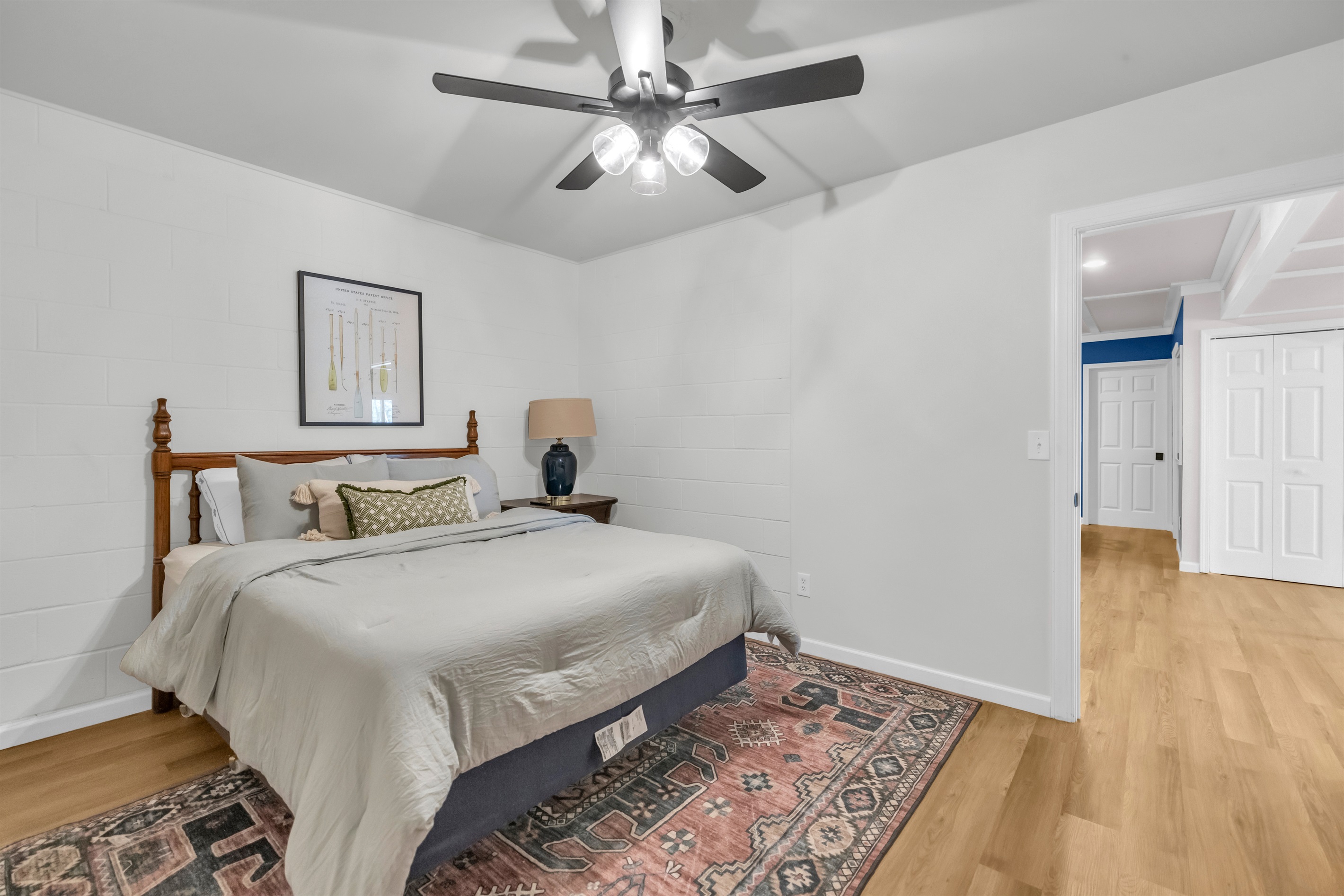 Bedroom with Queen Bed 