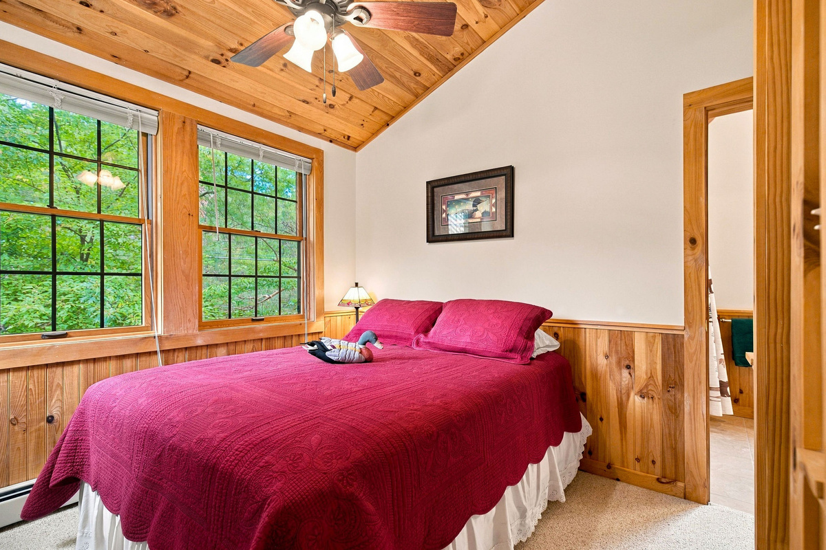 Rest comfortably in this queen bedroom and enjoy natural light and peaceful woodland surroundings.