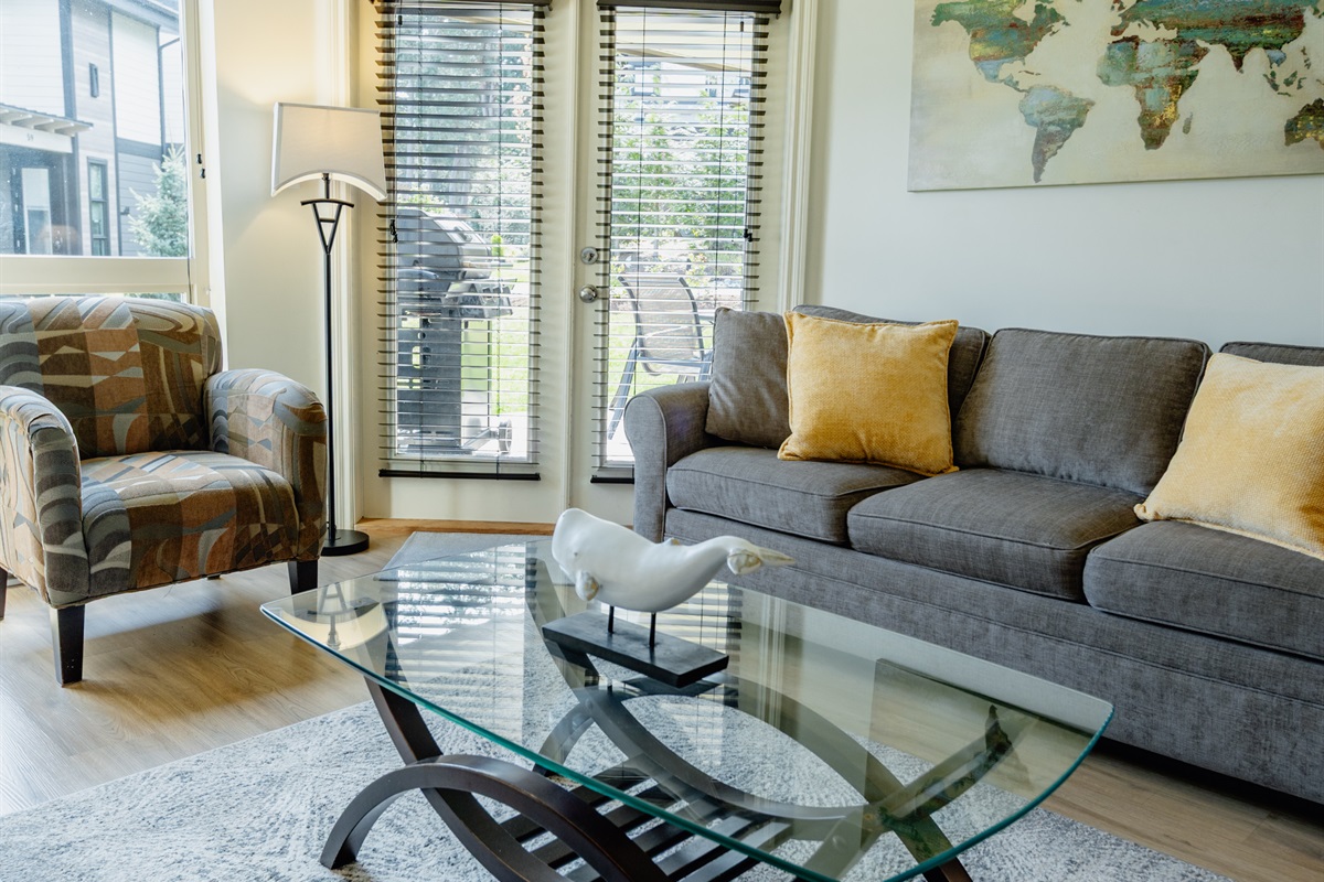 Unit A. Streaming TV. Natural Gas fireplace. Double Glass doors to a private covered deck. AC Unit. Queen sofa pull-out plus ample comfortable seating.