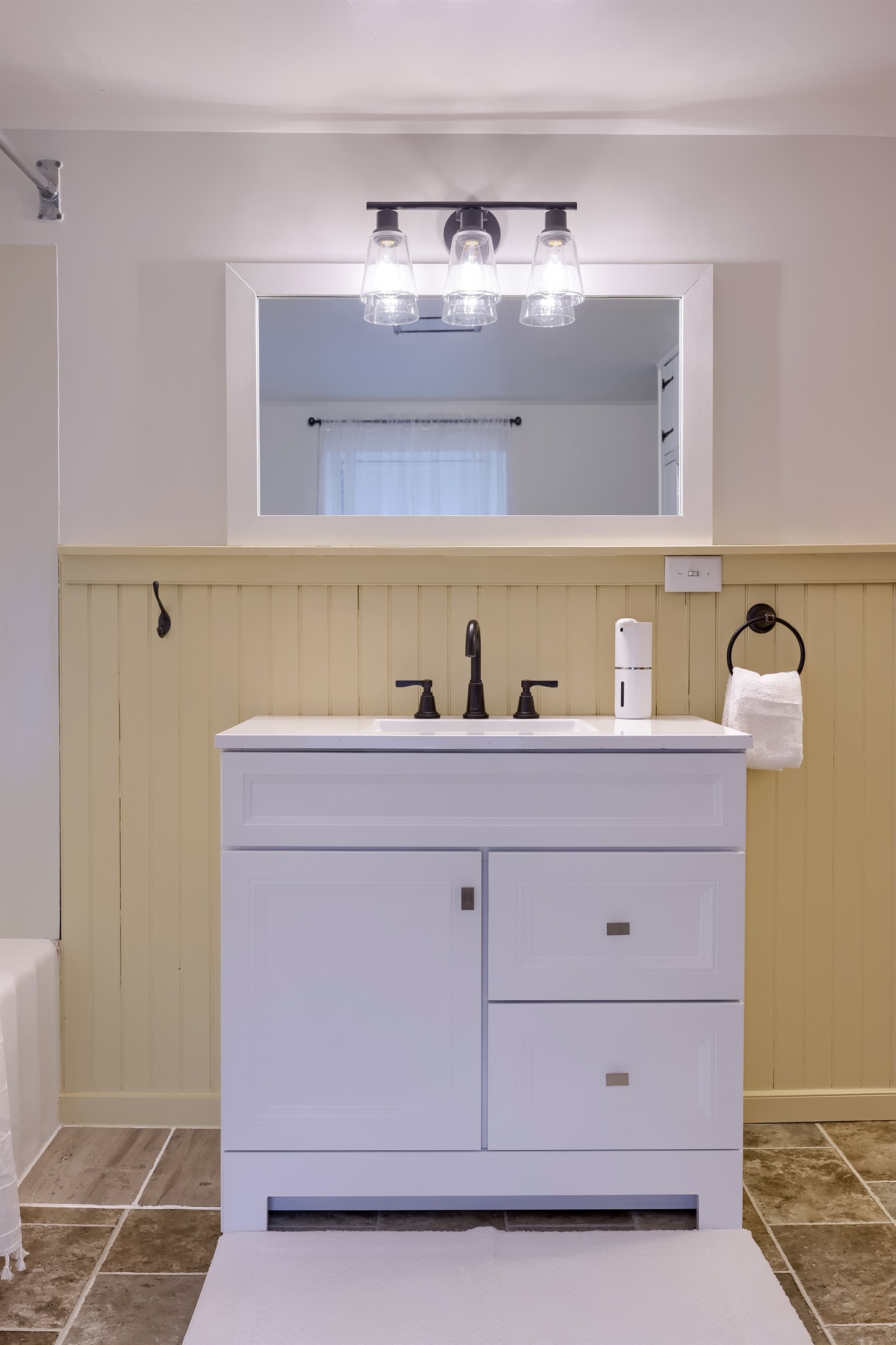 2nd Floor Bath. All Bath Linens Stocked.