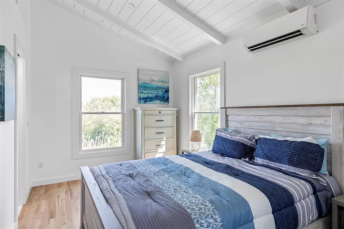 King Master + Ensuite Bathroom + AC