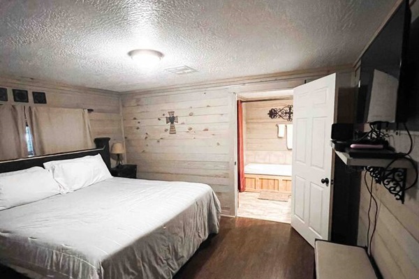 Queen bedroom 