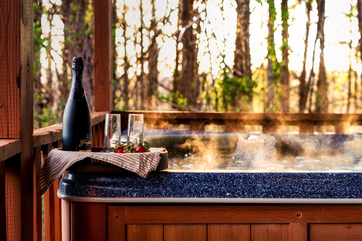 We had a good time relaxing in the hot tub while having a meal. Spending time in a luxurious cabin with mountain views in Sevierville is ideal for vacations!