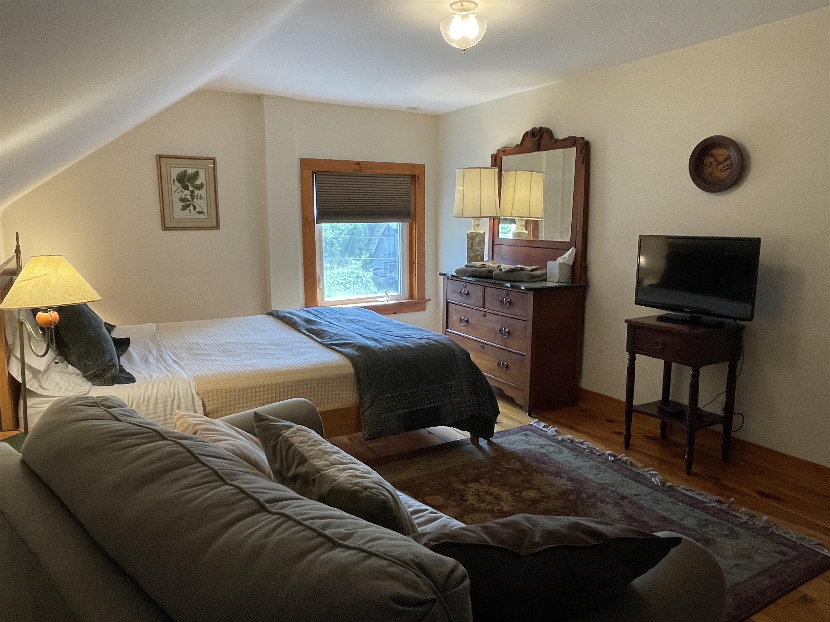2nd floor bdrm 5 - Queen + twin