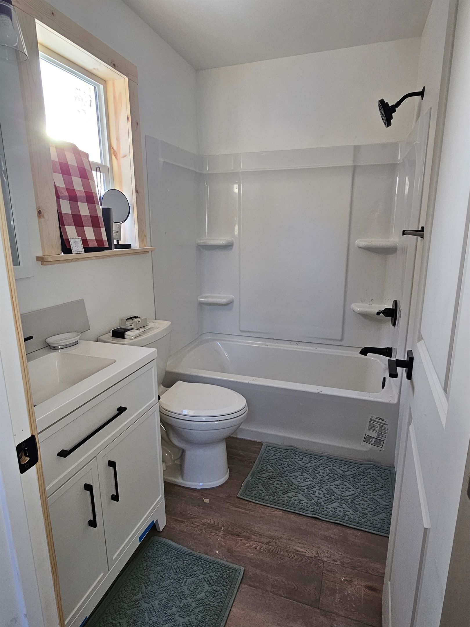 Bathroom includes a sink, toilet, and shower/tub combo.