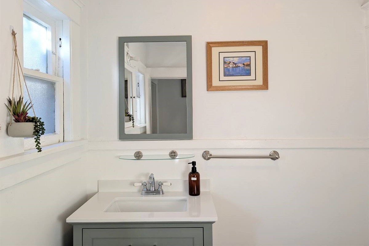 Well-appointed bathroom.