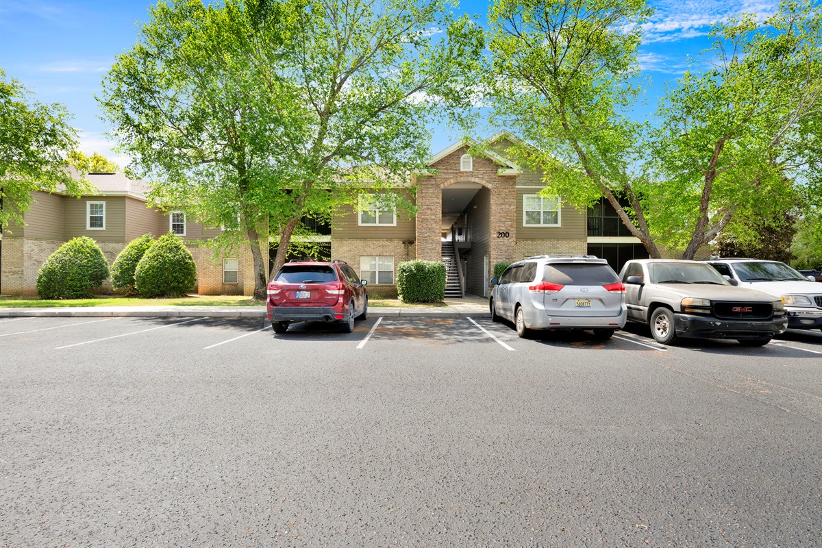 Plenty of parking right outside 