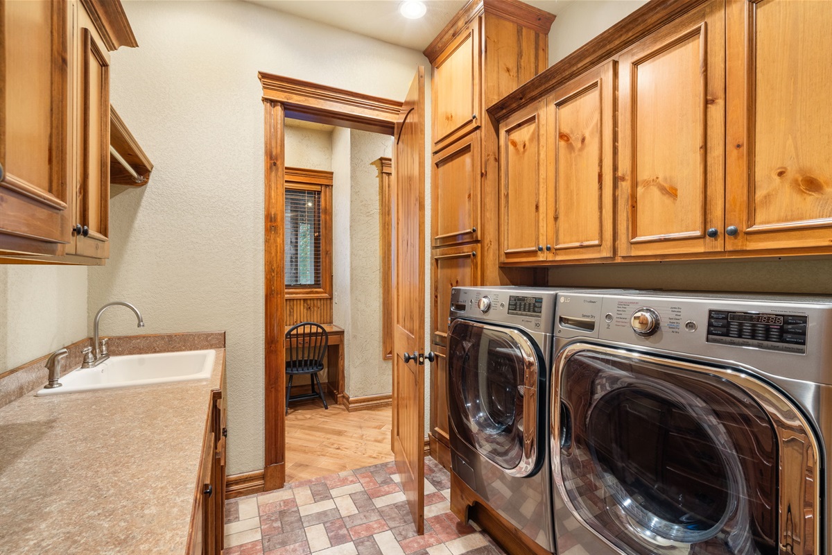 Upper level washer and dryer